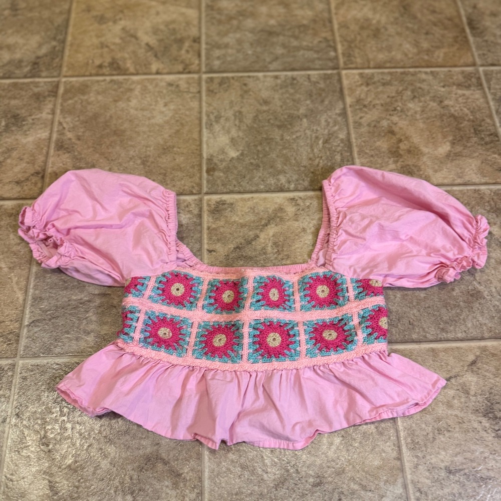 Le Lis Collection Pink Crochet Granny Square Puff Sleeve Peplum Crop Top XS
